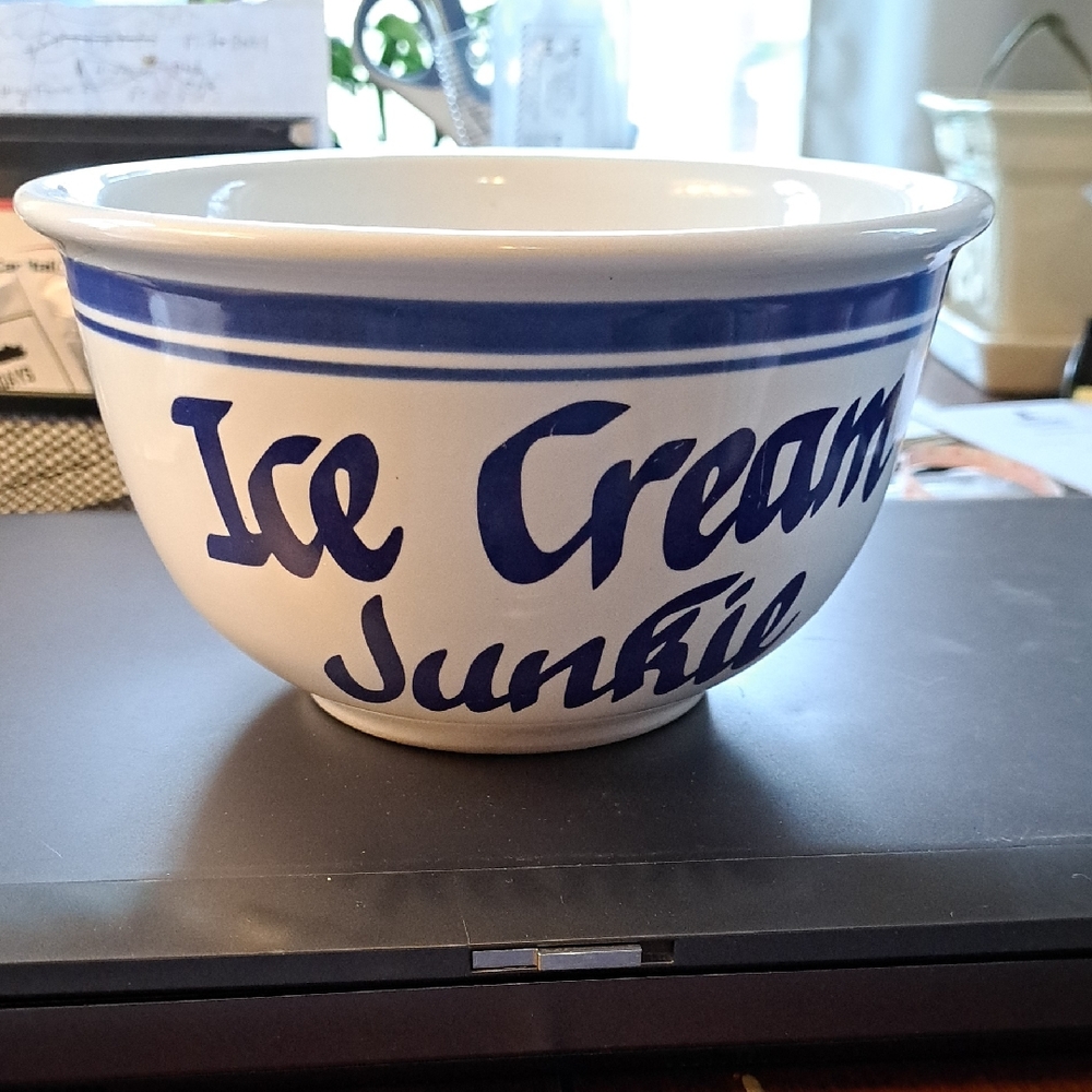 Vintage Blue and White Ice Cream Junkie Bowl, Clay Design 1 quart